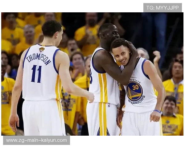 勇士大胜太阳，库里在比赛中扮演关键角色，勇士库里经典比赛